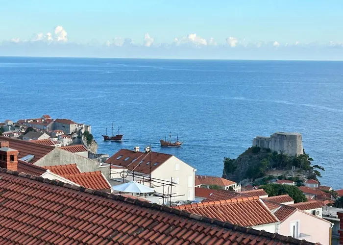 Mediterranean 아파트